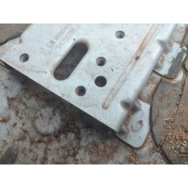 Suporte Extintor Prisma Ônix 2012/2016 (assoalho) Original