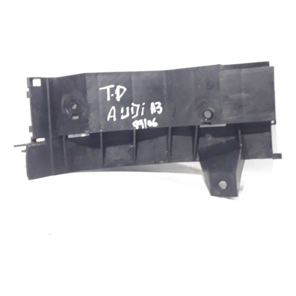 Guia Parachoque/lanterna Tras Direita Audi A3 99/6 8l0807378