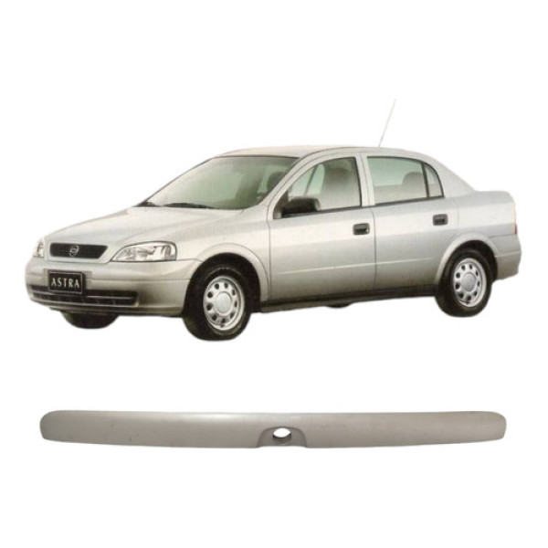 Friso Tampa Traseira Astra Sedan 1999 A 2002 96240969 Prata