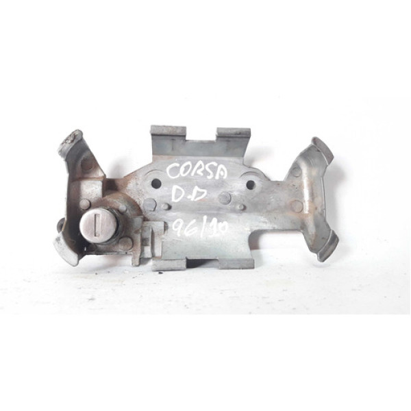 Suporte Base Maçaneta  Dianteira Direita Corsa 96/10 Cromada
